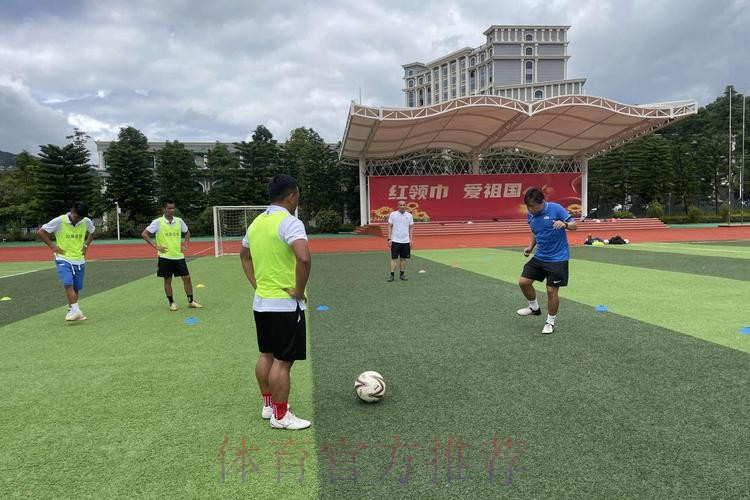 中国足球发展基金会和中国足球协会共同主办五人制及沙滩足球初级教练员证书培训班陆续开班